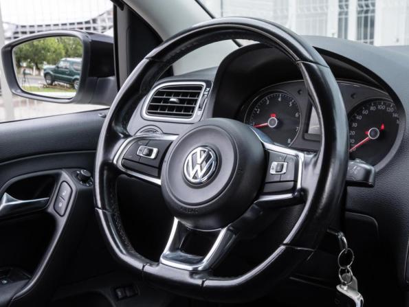 Volkswagen Polo V Рестайлинг с пробегом 2020 года, цена 1 299 000 рублей, 118401 км, седан, Автокод Объявления