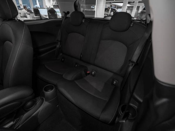 Mini Hatch III (F55/F56) Рестайлинг с пробегом 2018 года, цена 1 845 000 рублей, 92652 км, хэтчбек, Автокод Объявления