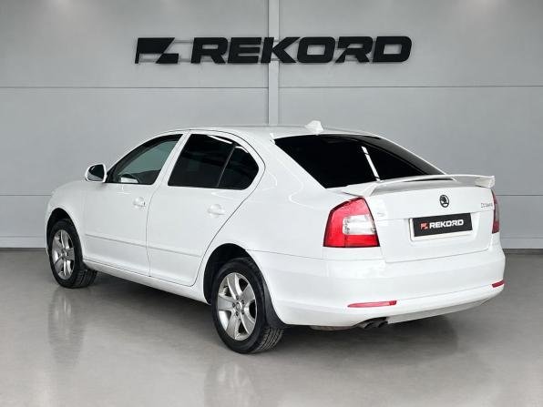 Skoda Octavia II (A5) Рестайлинг с пробегом 2011 года, цена 949 000 рублей, 178000 км, лифтбек, Автокод Объявления