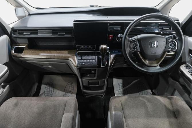Honda Stepwgn V Рестайлинг с пробегом 2019 года, цена 1 969 000 рублей, 104000 км, минивэн, Автокод Объявления