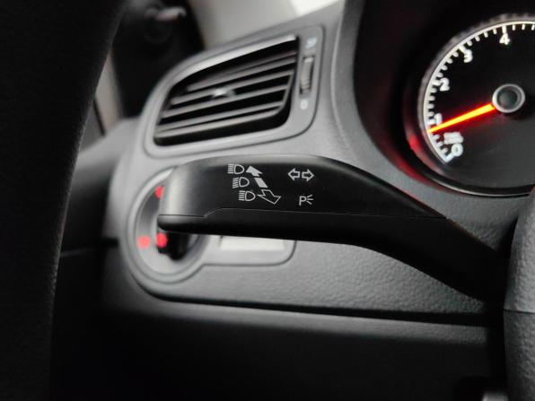 Volkswagen Polo V Рестайлинг с пробегом 2018 года, цена 973 000 рублей, 128649 км, седан, Автокод Объявления