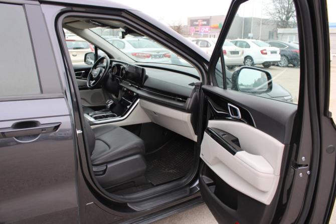 Kia Carnival IV Рестайлинг с пробегом 2023 года, цена 4 529 000 рублей, 46702 км, минивэн, Автокод Объявления