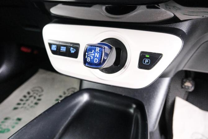 Toyota Prius IV (XW50) с пробегом 2018 года, цена 1 699 000 рублей, 171700 км, лифтбек, Автокод Объявления