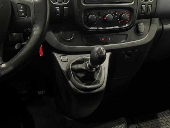 Opel Vivaro B с пробегом 2015 года, цена 1 499 000 рублей, 305100 км, минивэн, Автокод Объявления