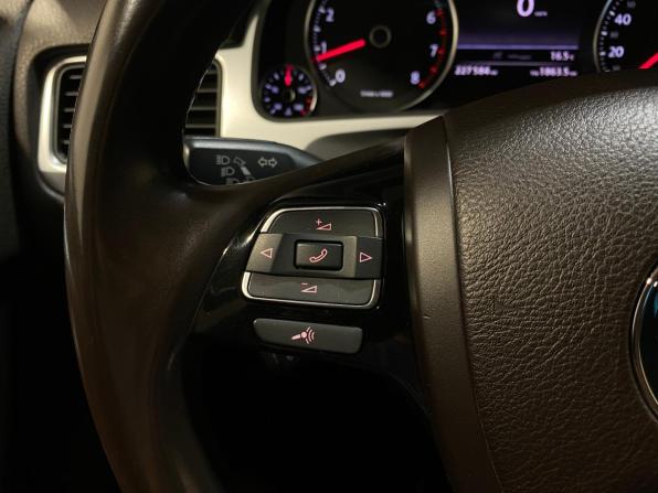 Volkswagen Touareg II с пробегом 2011 года, цена 1 980 000 рублей, 227584 км, внедорожник, Автокод Объявления