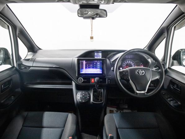 Toyota Noah III (R80) Рестайлинг с пробегом 2017 года, цена 2 100 000 рублей, 173955 км, минивэн, Автокод Объявления