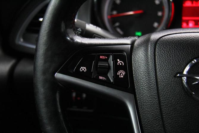 Opel Astra J Рестайлинг с пробегом 2014 года, цена 798 800 рублей, 224683 км, седан, Автокод Объявления