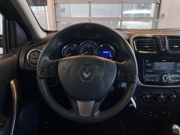 Renault Logan II с пробегом 2017 года, цена 610 000 рублей, 151127 км, седан, Автокод Объявления