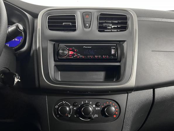 Renault Sandero II с пробегом 2015 года, цена 767 300 рублей, 142375 км, хэтчбек, Автокод Объявления