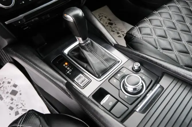 Mazda 6 III (GJ) Рестайлинг с пробегом 2015 года, цена 1 709 000 рублей, 194000 км, седан, Автокод Объявления