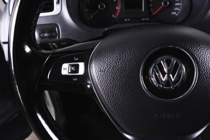 Volkswagen Polo V Рестайлинг с пробегом 2016 года, цена 949 000 рублей, 221000 км, седан, Автокод Объявления