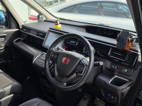 Honda Stepwgn V с пробегом 2015 года, цена 1 999 000 рублей, 108245 км, минивэн, Автокод Объявления