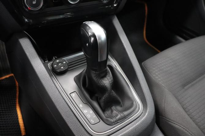 Volkswagen Jetta VI Рестайлинг с пробегом 2015 года, цена 1 168 000 рублей, 151280 км, седан, Автокод Объявления