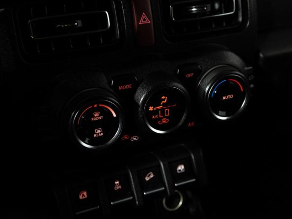 Suzuki Jimny IV с пробегом 2020 года, цена 2 569 000 рублей, 84620 км, внедорожник, Автокод Объявления