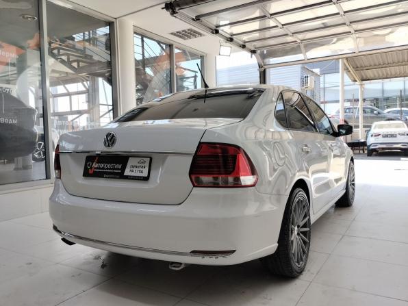 Volkswagen Polo V Рестайлинг с пробегом 2016 года, цена 850 000 рублей, 271138 км, седан, Автокод Объявления