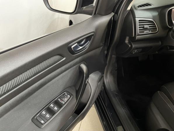 Renault Megane IV с пробегом 2018 года, цена 1 350 000 рублей, 178586 км, универсал, Автокод Объявления