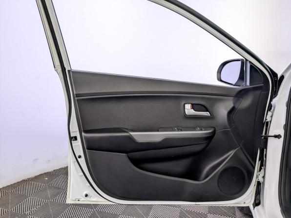 Kia Rio III Рестайлинг с пробегом 2017 года, цена 1 320 000 рублей, 69162 км, хэтчбек, Автокод Объявления