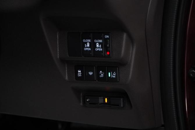 Honda Freed II Рестайлинг с пробегом 2023 года, цена 2 250 055 рублей, 3733 км, компактвэн, Автокод Объявления