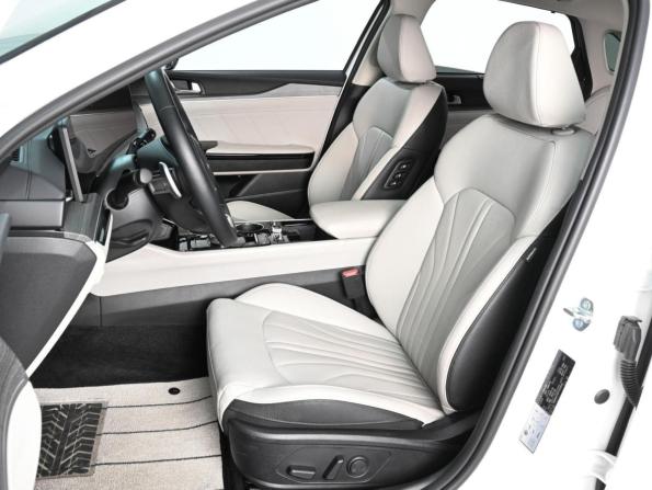 Kia K5 III Рестайлинг с пробегом 2025 года, цена 4 539 000 рублей, 9044 км, седан, Автокод Объявления