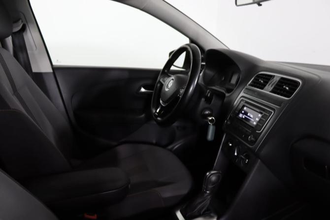 Volkswagen Polo V Рестайлинг с пробегом 2016 года, цена 1 079 990 рублей, 132569 км, седан, Автокод Объявления