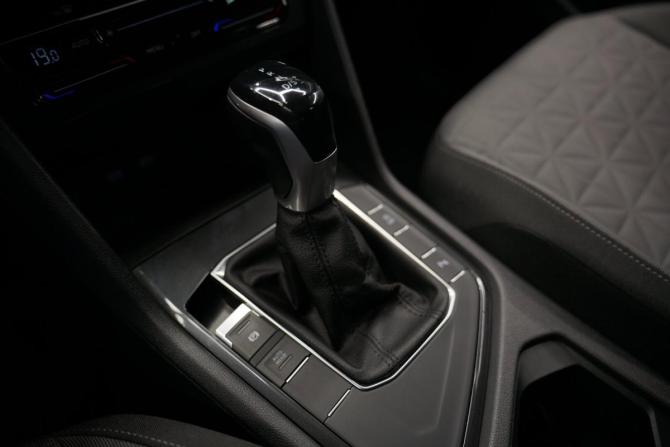 Volkswagen Tiguan II Рестайлинг с пробегом 2021 года, цена 3 294 000 рублей, 65000 км, внедорожник, Автокод Объявления