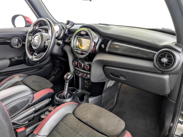 Mini Hatch III (F55/F56) с пробегом 2017 года, цена 2 020 000 рублей, 174963 км, хэтчбек, Автокод Объявления