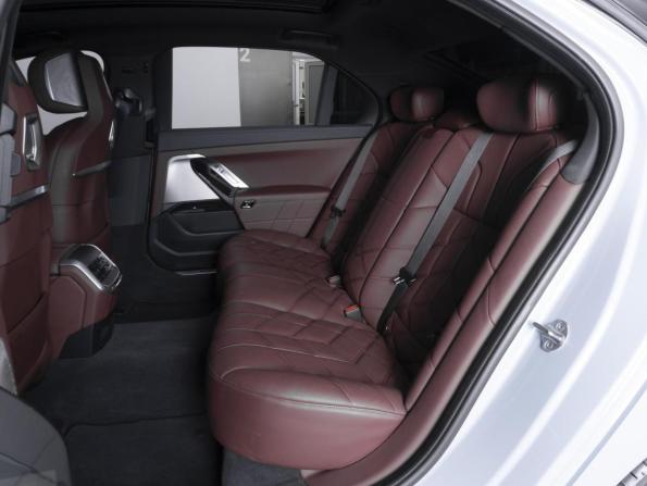 BMW 7 серии VII (G70) с пробегом 2023 года, цена 15 339 000 рублей, 18179 км, седан, Автокод Объявления
