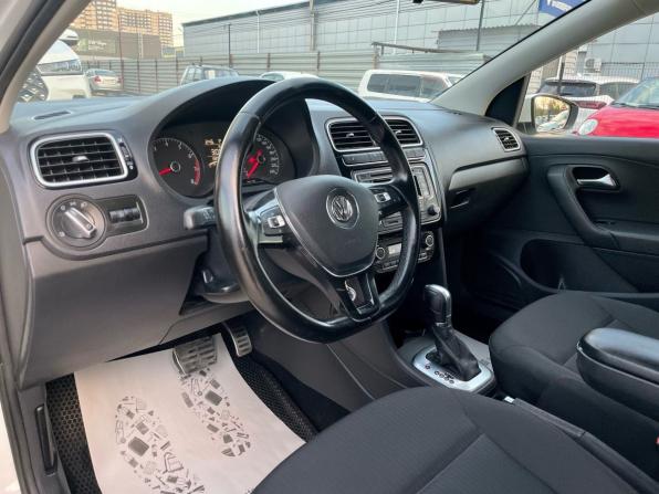 Volkswagen Polo V Рестайлинг с пробегом 2017 года, цена 1 155 000 рублей, 132000 км, седан, Автокод Объявления