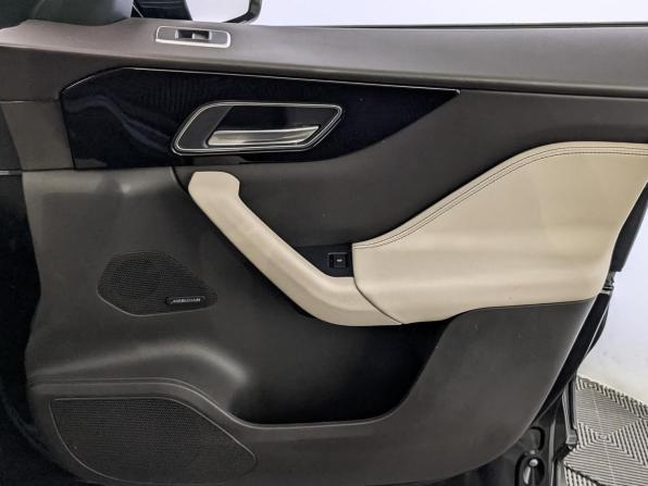 Jaguar F-Pace I с пробегом 2017 года, цена 2 850 000 рублей, 95951 км, внедорожник, Автокод Объявления