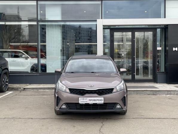 Kia Rio IV Рестайлинг с пробегом 2020 года, цена 1 359 000 рублей, 175002 км, седан, Автокод Объявления