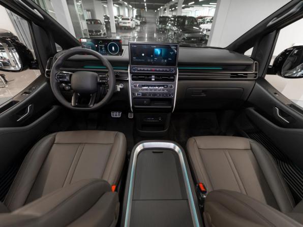 Hyundai Staria I Рестайлинг с пробегом 2026 года, цена 7 400 000 рублей, 15 км, минивэн, Автокод Объявления