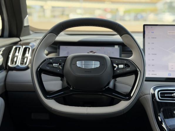 Geely Atlas II с пробегом 2026 года, цена 3 250 000 рублей, 25 км, внедорожник, Автокод Объявления