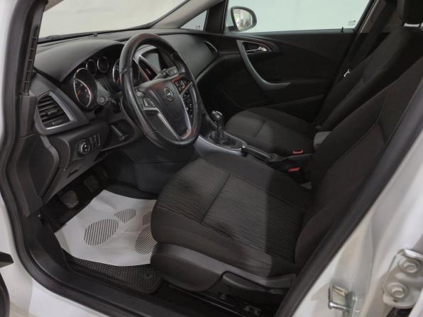 Opel Astra J Рестайлинг с пробегом 2013 года, цена 690 000 рублей, 191865 км, хэтчбек, Автокод Объявления