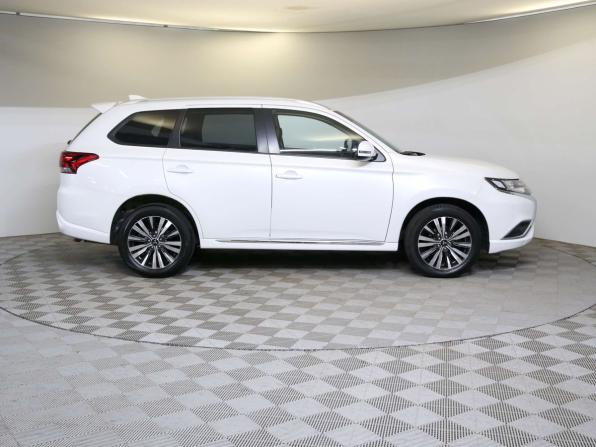 Mitsubishi Outlander III Рестайлинг 3 с пробегом 2022 года, цена 2 525 000 рублей, 33092 км, внедорожник, Автокод Объявления