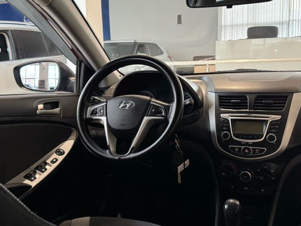 Hyundai Solaris I с пробегом 2013 года, цена 670 000 рублей, 163289 км, седан, Автокод Объявления