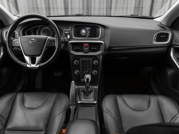 Volvo V40 Cross Country I Рестайлинг с пробегом 2017 года, цена 1 830 000 рублей, 115318 км, хэтчбек, Автокод Объявления