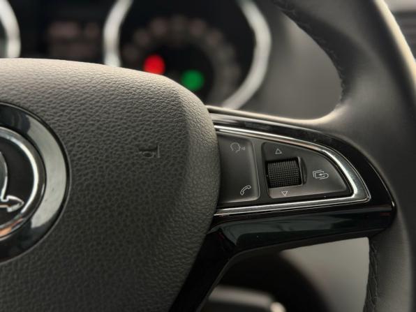 Skoda Yeti I Рестайлинг с пробегом 2016 года, цена 1 495 000 рублей, 196000 км, внедорожник, Автокод Объявления