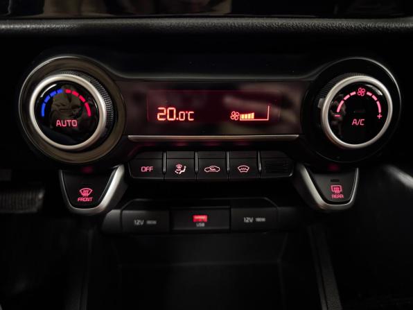 Kia Rio IV Рестайлинг с пробегом 2022 года, цена 1 679 000 рублей, 136000 км, седан, Автокод Объявления