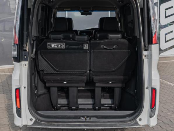 Honda Stepwgn V Рестайлинг с пробегом 2018 года, цена 2 020 000 рублей, 163723 км, минивэн, Автокод Объявления