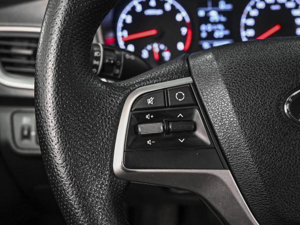 Hyundai Solaris II с пробегом 2018 года, цена 1 250 111 рублей, 268385 км, седан, Автокод Объявления