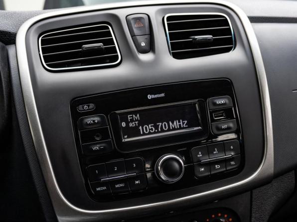 Renault Sandero II Рестайлинг с пробегом 2019 года, цена 1 080 000 рублей, 29720 км, хэтчбек, Автокод Объявления