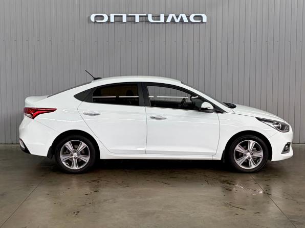 Hyundai Solaris II с пробегом 2017 года, цена 1 397 000 рублей, 114000 км, седан, Автокод Объявления
