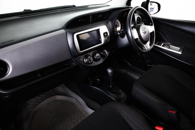Toyota Vitz III (XP130) Рестайлинг с пробегом 2016 года, цена 819 000 рублей, 217547 км, хэтчбек, Автокод Объявления