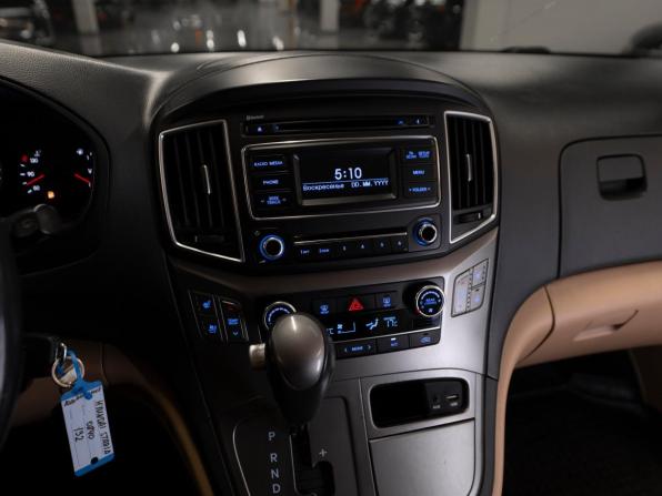 Hyundai H-1 II Рестайлинг 2 с пробегом 2021 года, цена 2 800 000 рублей, 294602 км, минивэн, Автокод Объявления