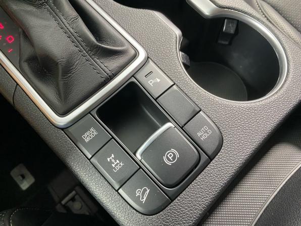 Kia Sportage IV Рестайлинг с пробегом 2022 года, цена 2 678 800 рублей, 66126 км, внедорожник, Автокод Объявления