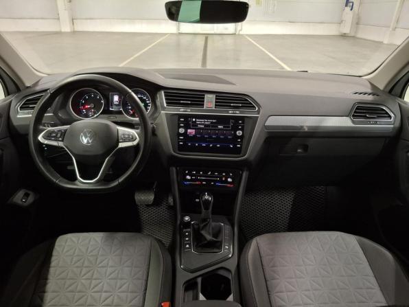 Volkswagen Tiguan II Рестайлинг с пробегом 2021 года, цена 2 660 000 рублей, 50562 км, внедорожник, Автокод Объявления