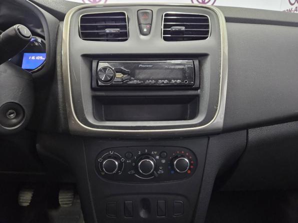Renault Logan II с пробегом 2015 года, цена 722 000 рублей, 116108 км, седан, Автокод Объявления