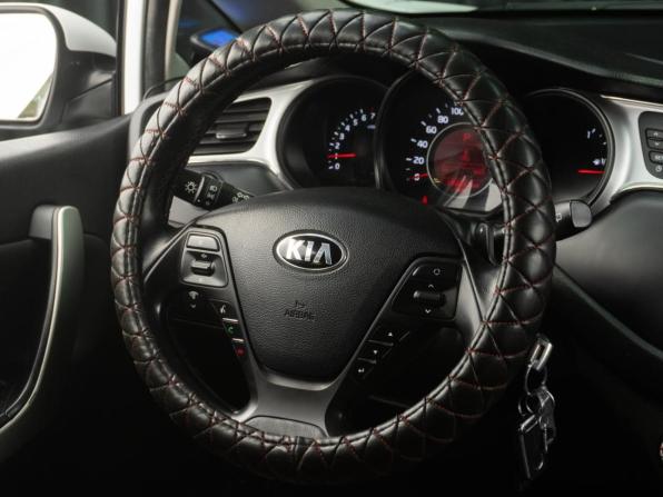 Kia Ceed II Рестайлинг с пробегом 2018 года, цена 1 395 000 рублей, 198241 км, хэтчбек, Автокод Объявления
