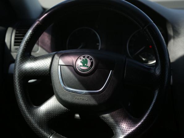 Skoda Octavia II (A5) Рестайлинг с пробегом 2011 года, цена 780 000 рублей, 173000 км, лифтбек, Автокод Объявления
