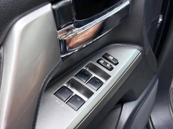 Toyota Land Cruiser 200 Series Рестайлинг 1 с пробегом 2014 года, цена 5 290 000 рублей, 180045 км, внедорожник, Автокод Объявления